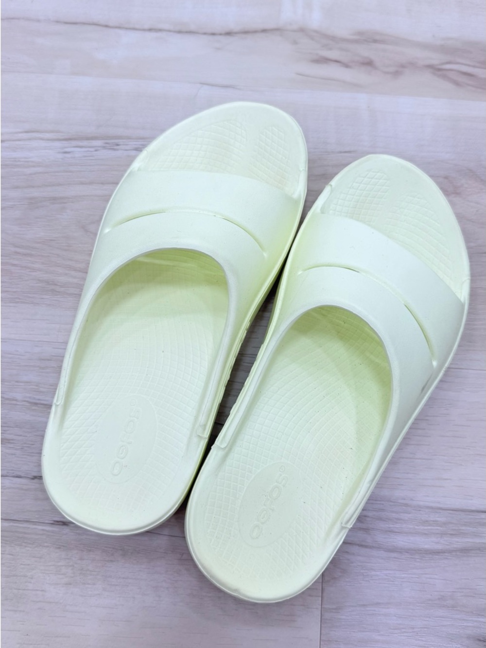OOFOS women's ooahh recovery slide sandal in mello yellow sz 7 - Picture 5 of 9